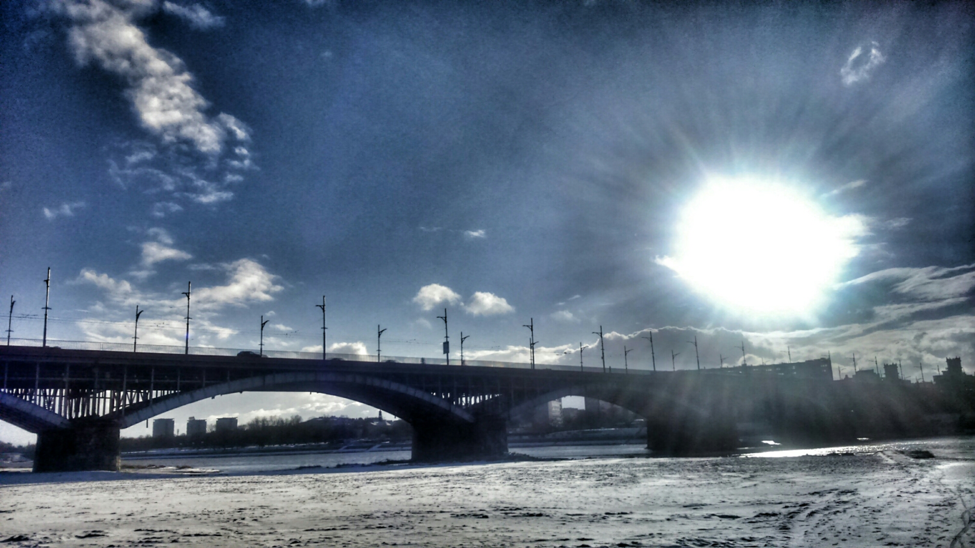 Słońce na moście Poniatowskiego